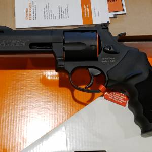 Taurus 44 Tracker 4" black 44mag 2-440041TKR