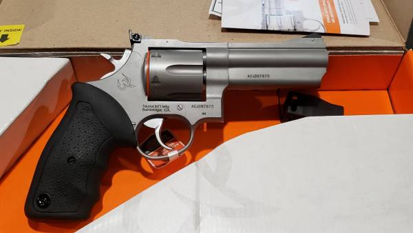 Taurus M44 4" Stainless 44mag 2-440049