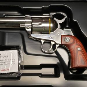 Ruger Vaquero 4.62in SS 5105 45lc