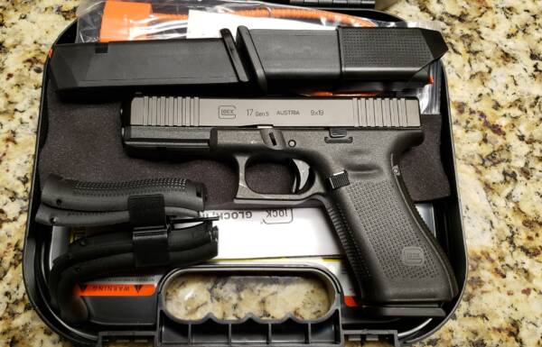 Glock 17 gen5 Black front serrations PA175S203 9mm