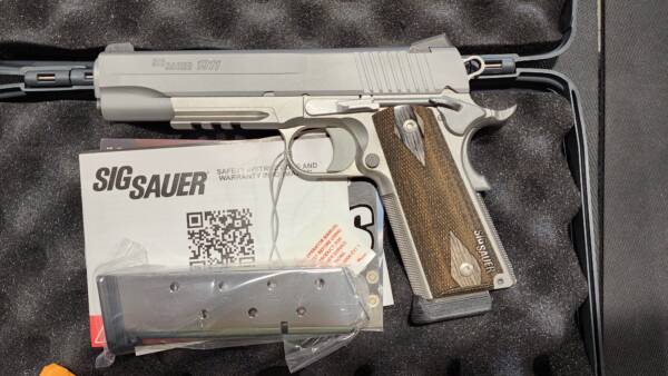 Sig 1911 tactical 5in SS 1911R-45-SSS-CA 45acp