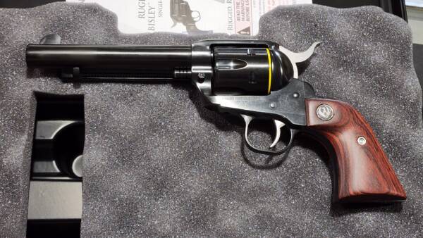 Ruger Vaquero 5.5" blued 5101 45lc