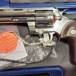 Colt Python 4.25in FACTORY BLEM 357mag