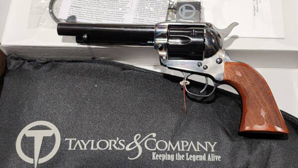 Taylors Uberti Gambler 5.5in CC-Wood 555130 45lc