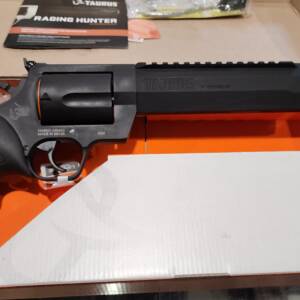 Taurus Raging Hunter 8in Black 2-460801RH 460s&w