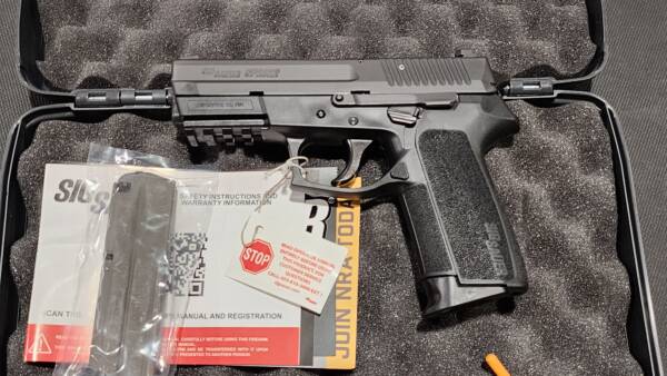 Sig 2022 black 3.9in NS E2022-9-BSS 9mm