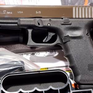 Glock 17 gen4 Polished chrome-black 4.5in 9mm 39474 (USA)